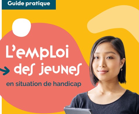 Une jeune fille sourit
